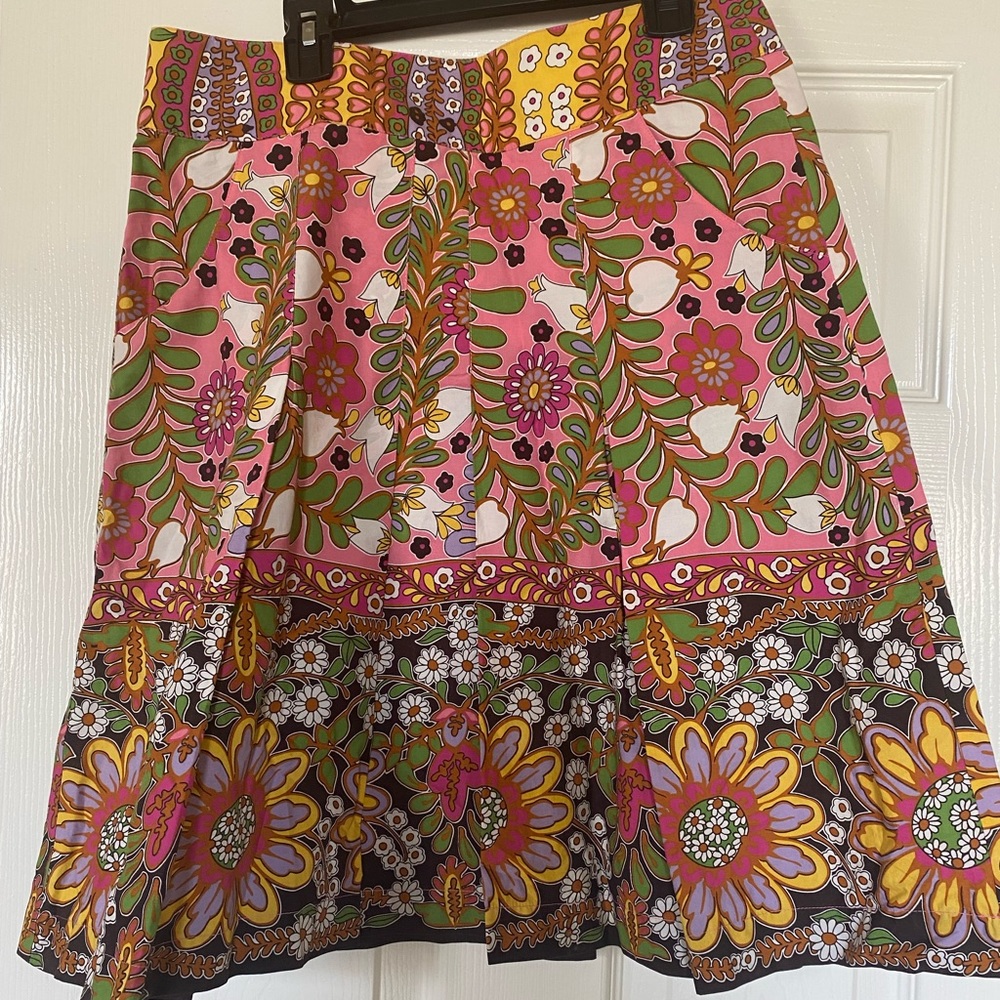 CAbi floral pleated skirt Sz 4. Flare.. w/pockets!